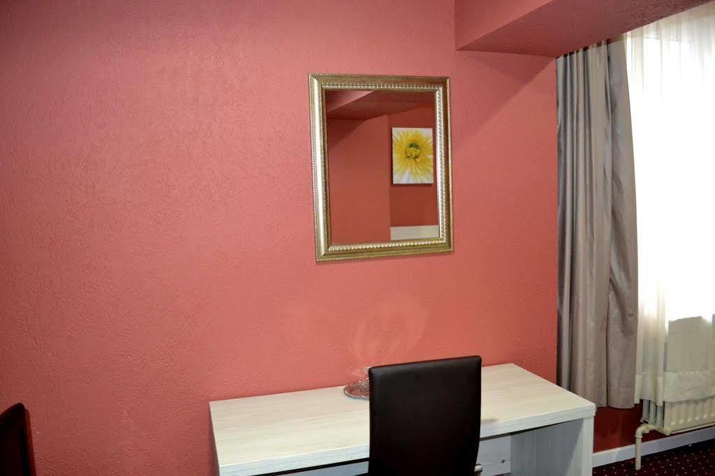 Hotel Auberge Van Strombeek Jette Exterior photo